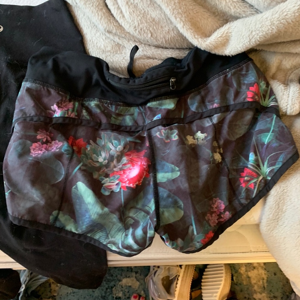 lululemon speed up shorts! size 6.